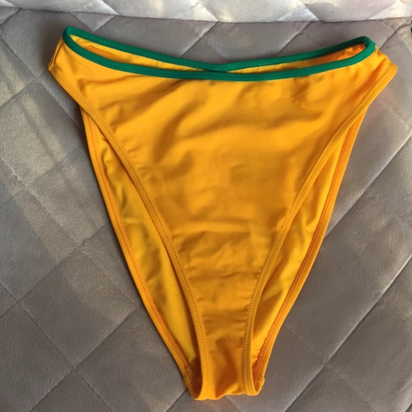 Top is too small for me - Picture 3 of 3